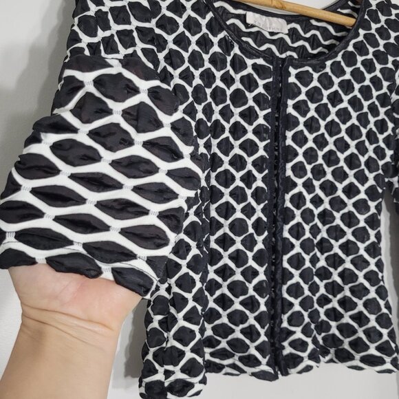 X:S Clothing Black & White Patterned Round Neck Long Sleeve Hook & Loop Top - Picture 2 of 7